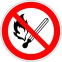 Знак безопасности P02 Запр.польз.откр.огнем и курить(плёнка,200х200)